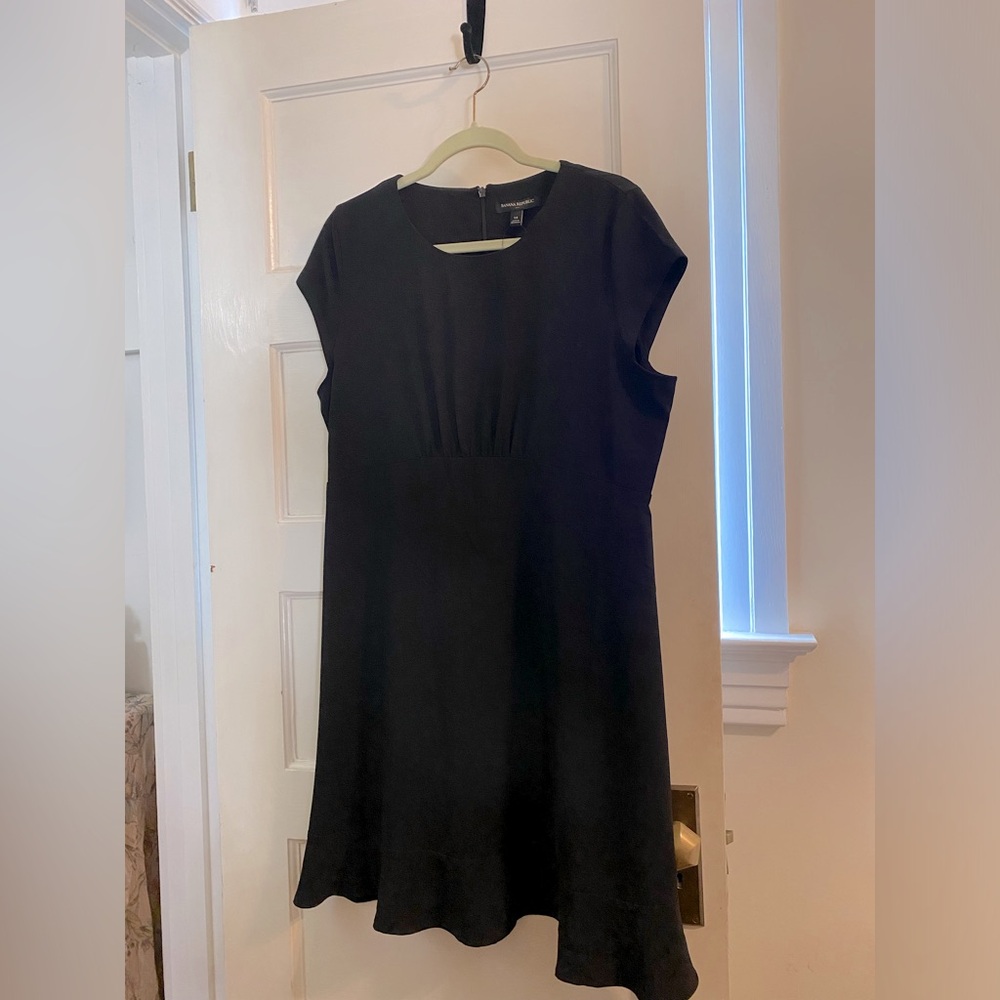 Banana Republic Short Sleeve Midi Black Dress Size 14 New with Tags